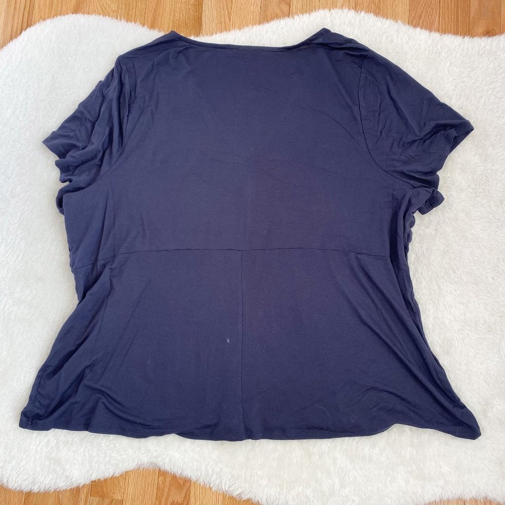 Lane Bryant NWOT Womens Short Sleeve V-neck Rayon Top, Pleated Detail, Navy, 4X - Picture 2 of 7